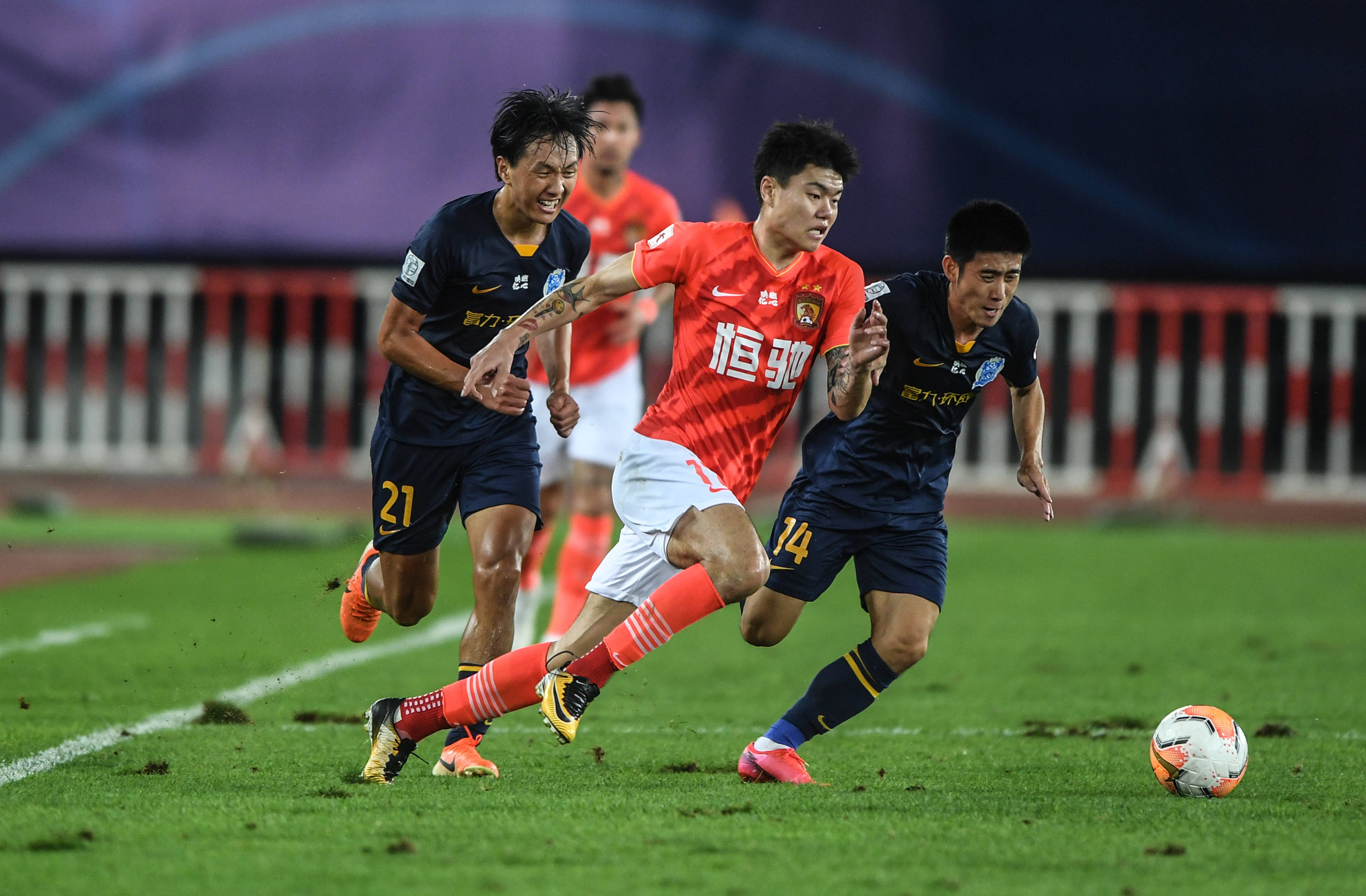 尤其是对国 尤其是对国